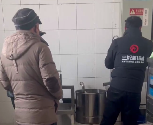 老爷子用豆腐机做豆腐